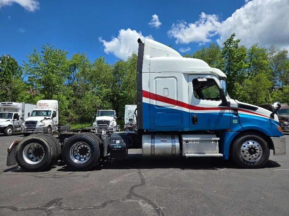 Sleeper Tractor-Heavy Duty Tractors-Freightliner-2019-T12664ST-Hazleton-PA-609,030\n\t\tmiles-$ 46,250 - Image 8