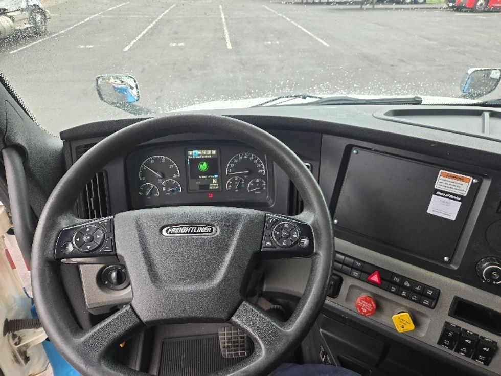 Sleeper Tractor-Heavy Duty Tractors-Freightliner-2019-T12664ST-Hazleton-PA-615,185\n\t\tmiles-$ 44,750 - Image 11