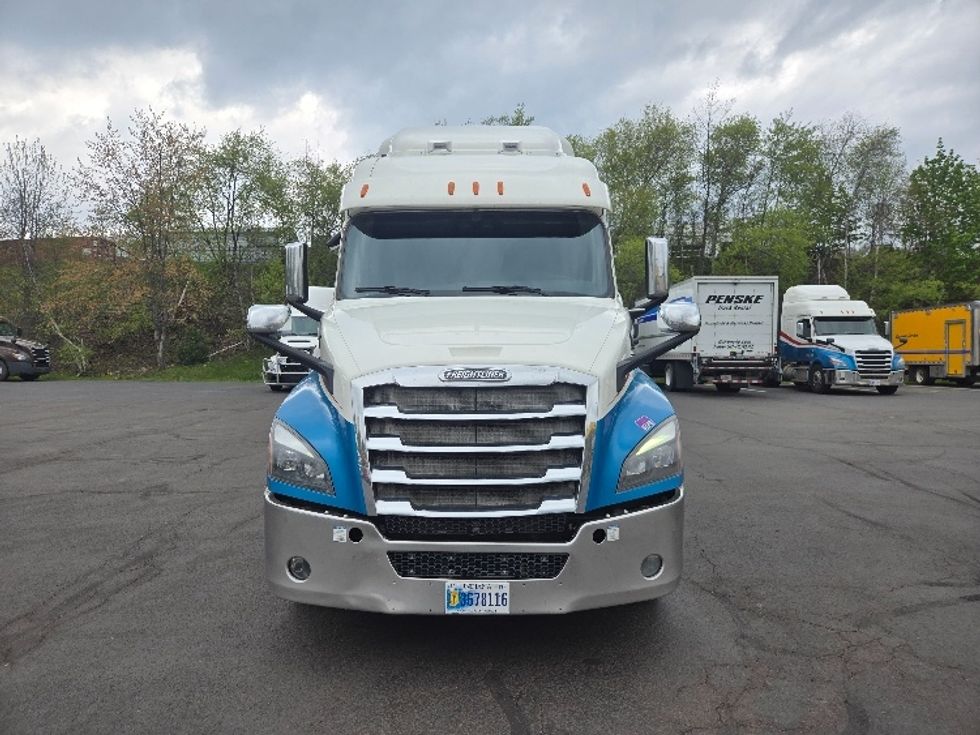 Sleeper Tractor-Heavy Duty Tractors-Freightliner-2019-T12664ST-Hazleton-PA-615,185\n\t\tmiles-$ 44,750 - Image 2