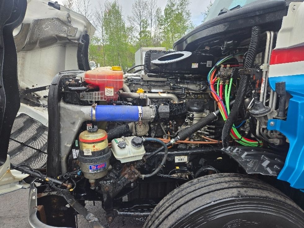 Sleeper Tractor-Heavy Duty Tractors-Freightliner-2019-T12664ST-Hazleton-PA-615,185\n\t\tmiles-$ 44,750 - Image 20