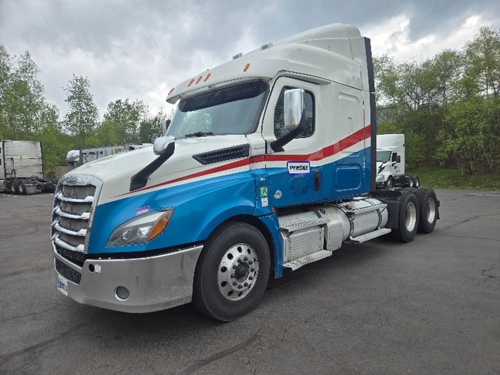 Sleeper Tractor-Heavy Duty Tractors-Freightliner-2019-T12664ST-Hazleton-PA-615,185\n\t\tmiles-$ 44,750 - Image 3