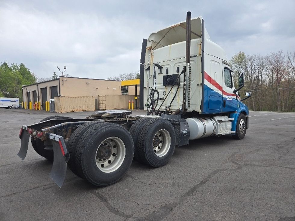 Sleeper Tractor-Heavy Duty Tractors-Freightliner-2019-T12664ST-Hazleton-PA-615,185\n\t\tmiles-$ 44,750 - Image 7