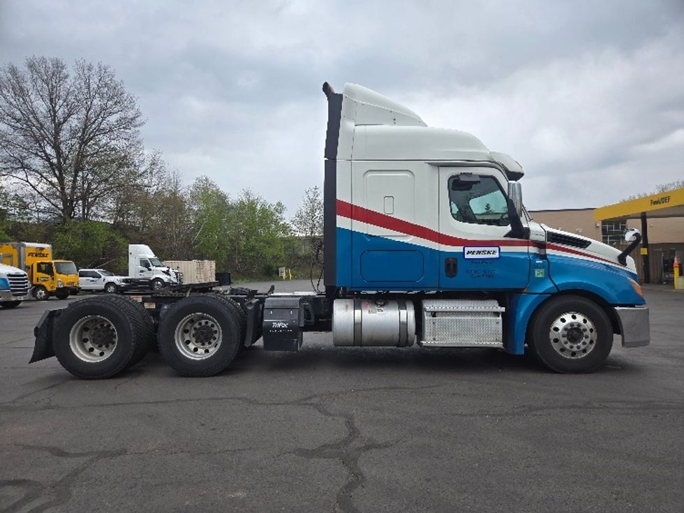 Sleeper Tractor-Heavy Duty Tractors-Freightliner-2019-T12664ST-Hazleton-PA-615,185\n\t\tmiles-$ 44,750 - Image 8