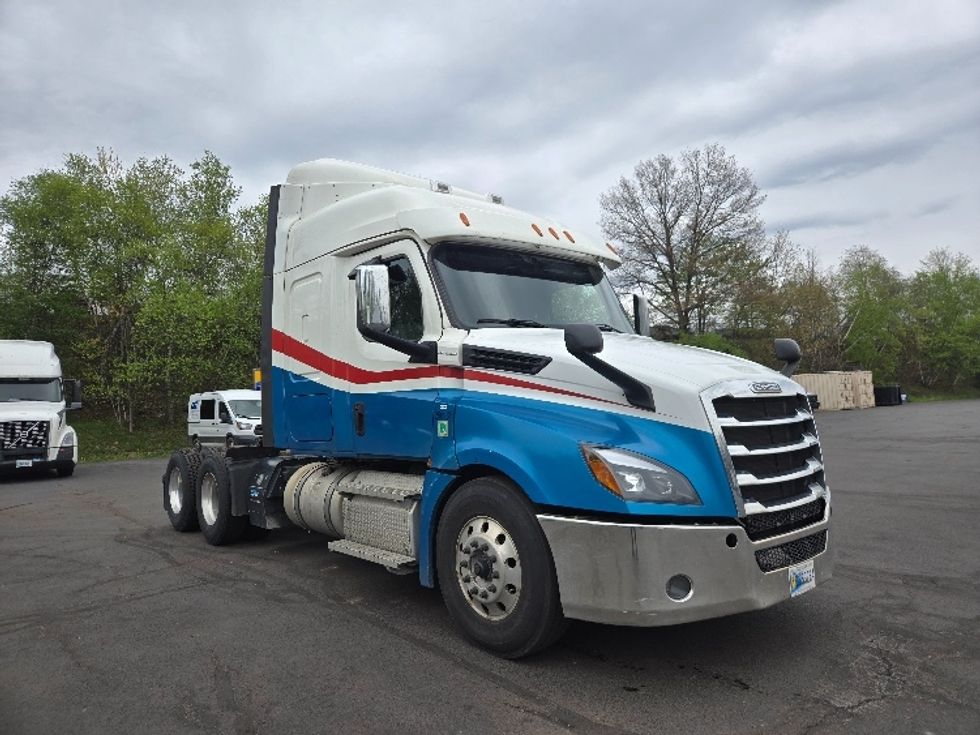 Sleeper Tractor-Heavy Duty Tractors-Freightliner-2019-T12664ST-Hazleton-PA-628,842\n\t\tmiles-$ 47,000 - Image 1