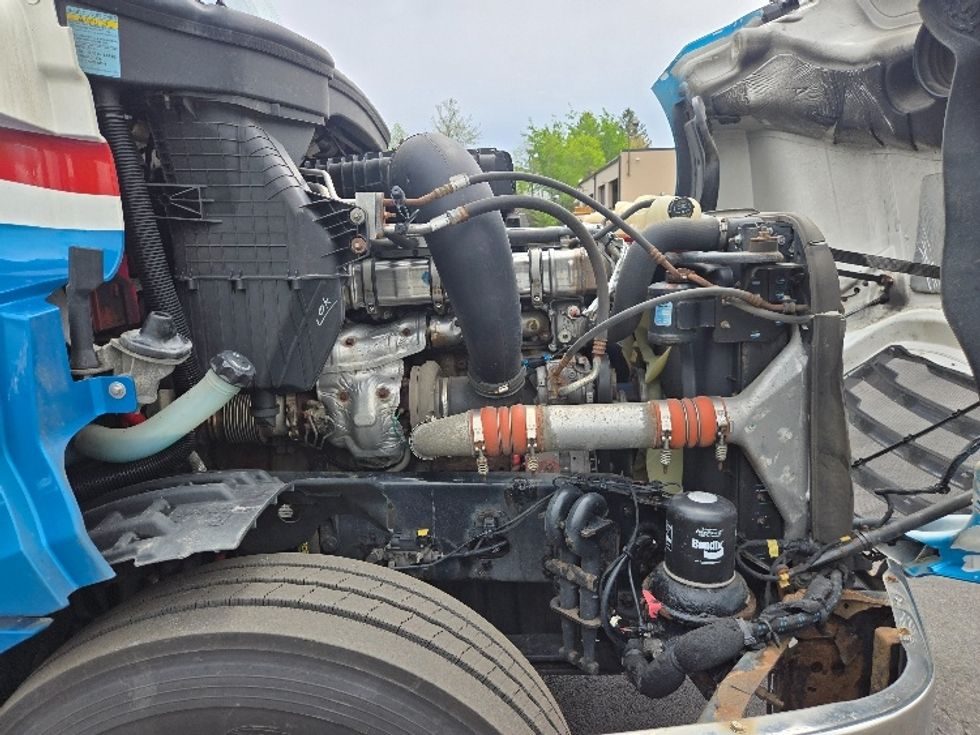 Sleeper Tractor-Heavy Duty Tractors-Freightliner-2019-T12664ST-Hazleton-PA-628,842\n\t\tmiles-$ 47,000 - Image 19