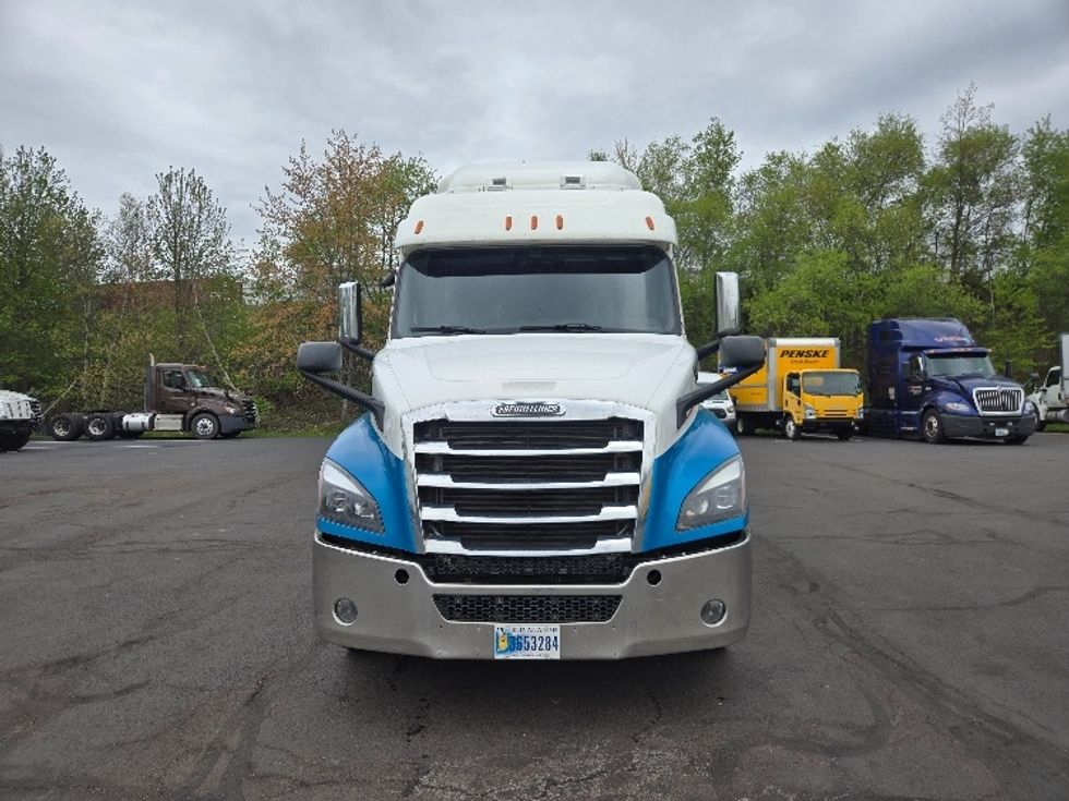 Sleeper Tractor-Heavy Duty Tractors-Freightliner-2019-T12664ST-Hazleton-PA-628,842\n\t\tmiles-$ 47,000 - Image 2
