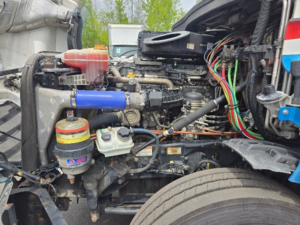 Sleeper Tractor-Heavy Duty Tractors-Freightliner-2019-T12664ST-Hazleton-PA-628,842\n\t\tmiles-$ 47,000 - Image 20