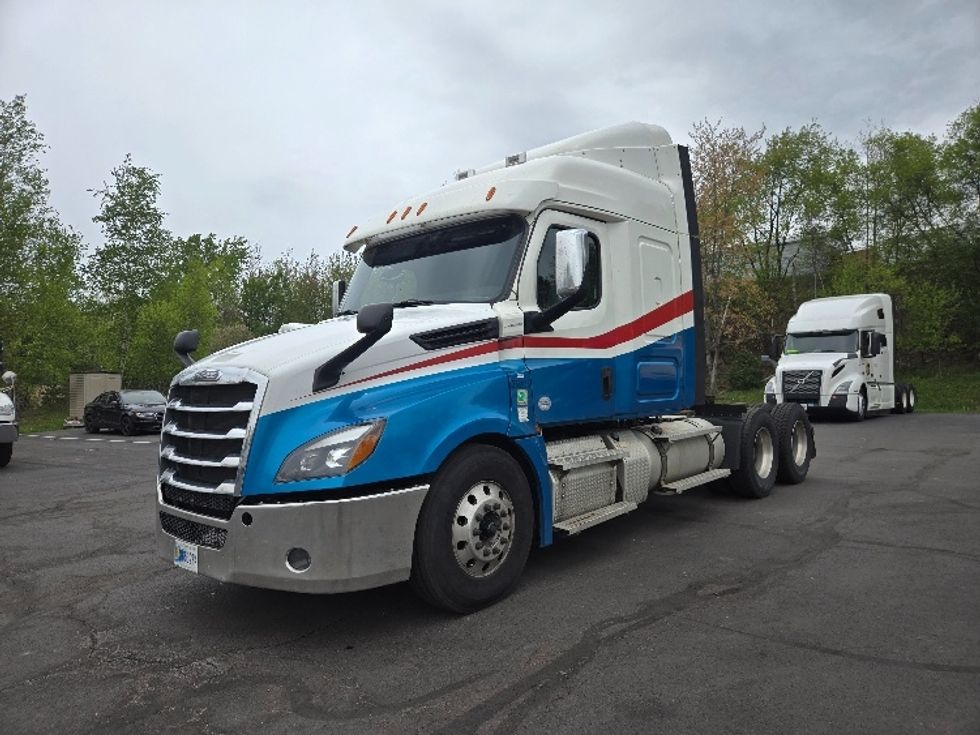 Sleeper Tractor-Heavy Duty Tractors-Freightliner-2019-T12664ST-Hazleton-PA-628,842\n\t\tmiles-$ 47,000 - Image 3