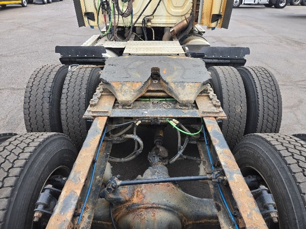 Sleeper Tractor-Heavy Duty Tractors-Freightliner-2019-T12664ST-Hazleton-PA-628,842\n\t\tmiles-$ 47,000 - Image 6