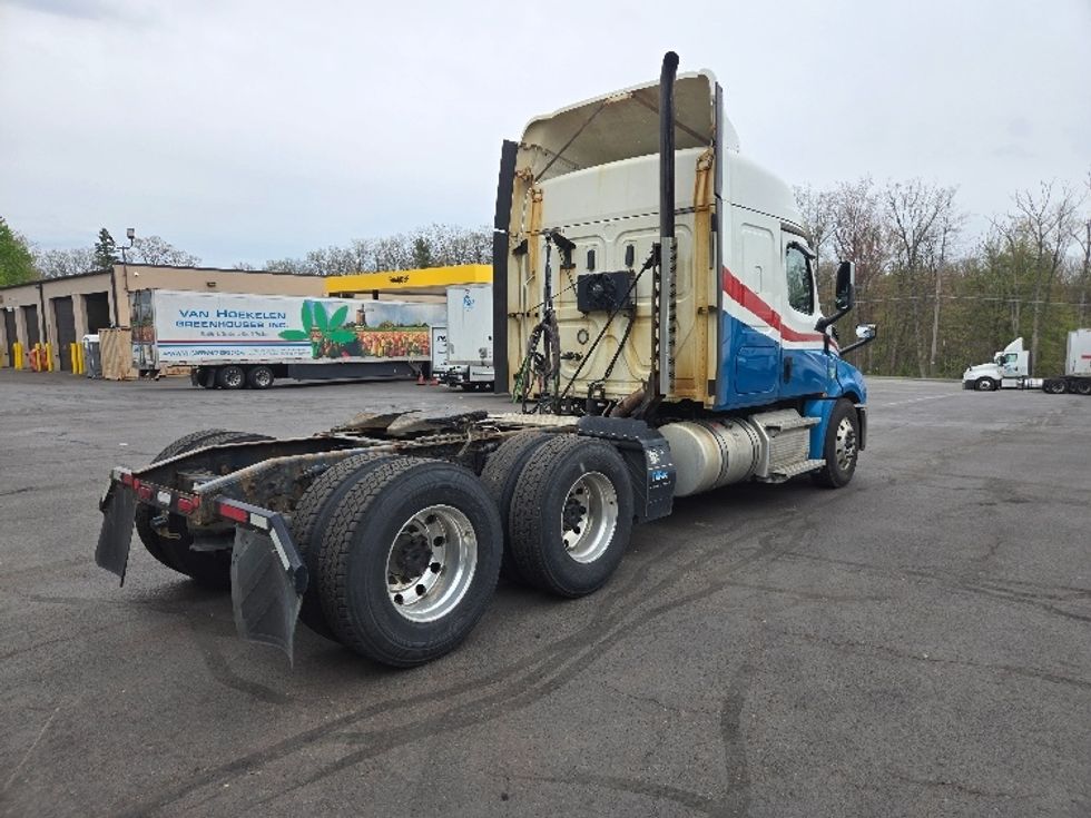 Sleeper Tractor-Heavy Duty Tractors-Freightliner-2019-T12664ST-Hazleton-PA-628,842\n\t\tmiles-$ 47,000 - Image 7