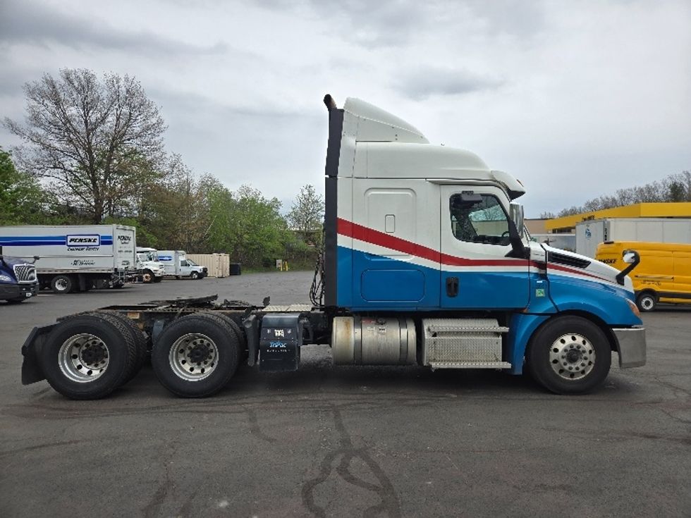 Sleeper Tractor-Heavy Duty Tractors-Freightliner-2019-T12664ST-Hazleton-PA-628,842\n\t\tmiles-$ 47,000 - Image 8