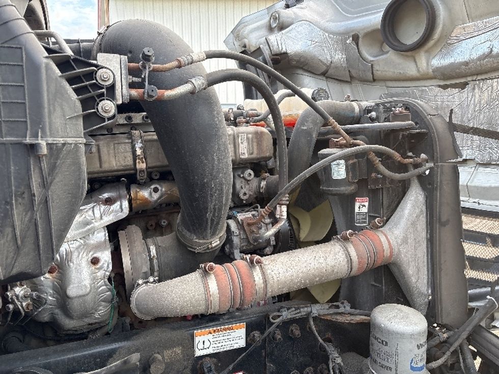 Sleeper Tractor-Heavy Duty Tractors-Freightliner-2019-T12664ST-Holland-MI-466,809\n\t\tmiles-$ 59,250 - Image 20
