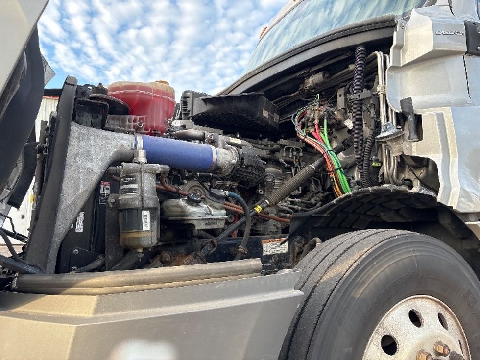 Sleeper Tractor-Heavy Duty Tractors-Freightliner-2019-T12664ST-Holland-MI-466,809\n\t\tmiles-$ 59,250 - Image 21
