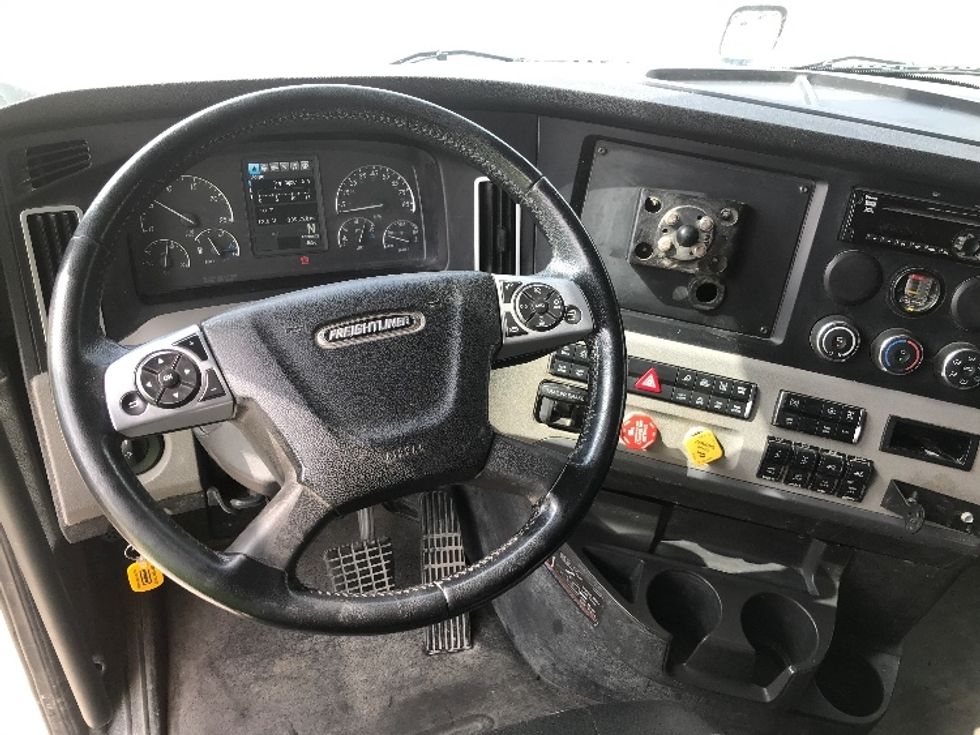 Sleeper Tractor-Heavy Duty Tractors-Freightliner-2019-T12664ST-Houston-TX-309,228\n\t\tmiles-$ 74,250 - Image 11