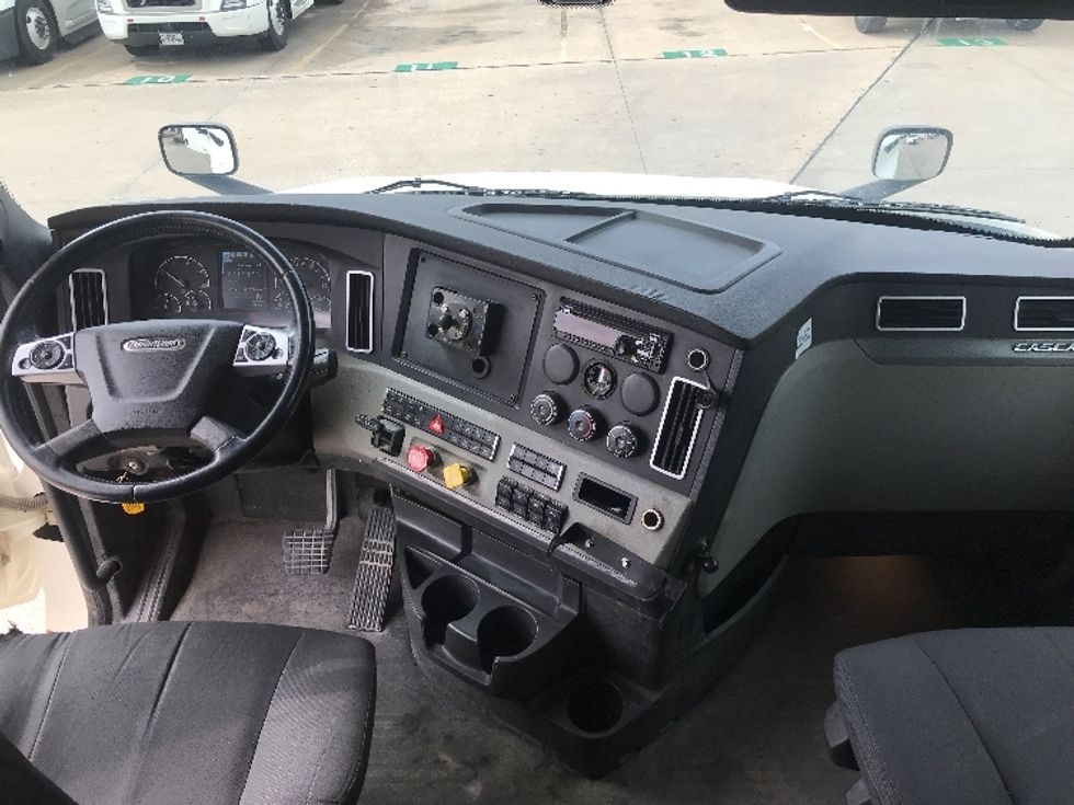 Sleeper Tractor-Heavy Duty Tractors-Freightliner-2019-T12664ST-Houston-TX-309,228\n\t\tmiles-$ 74,250 - Image 12