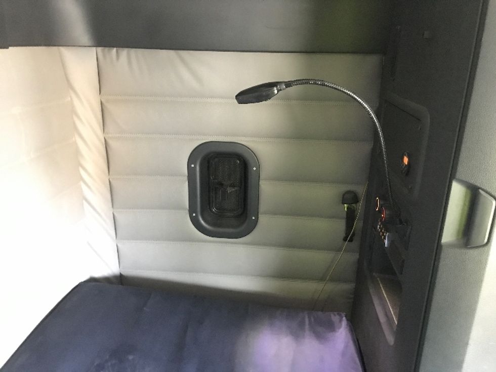 Sleeper Tractor-Heavy Duty Tractors-Freightliner-2019-T12664ST-Houston-TX-309,228\n\t\tmiles-$ 74,250 - Image 19