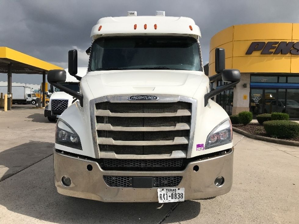 2019 Freightliner Cascadia 126" Sleeper Cab photo 2