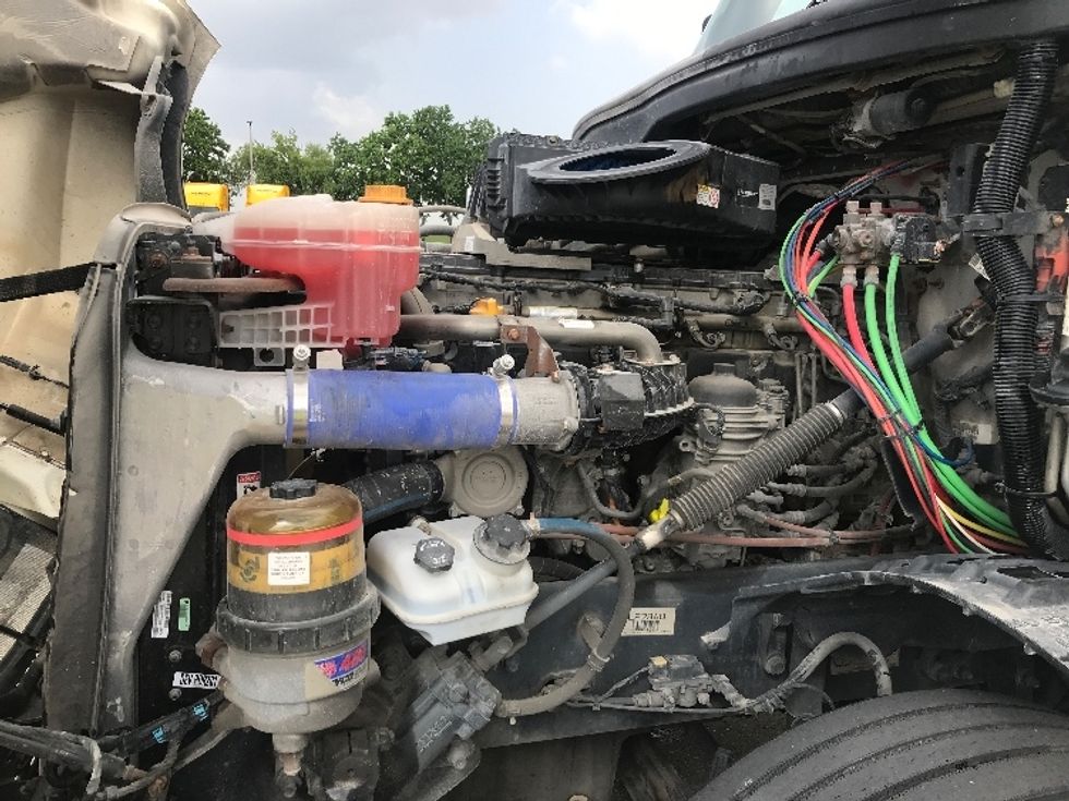 Sleeper Tractor-Heavy Duty Tractors-Freightliner-2019-T12664ST-Houston-TX-309,228\n\t\tmiles-$ 74,250 - Image 20