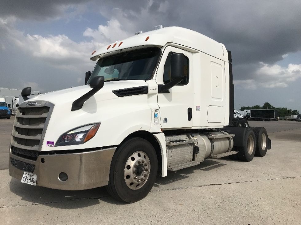 2019 Freightliner Cascadia 126" Sleeper Cab photo 3