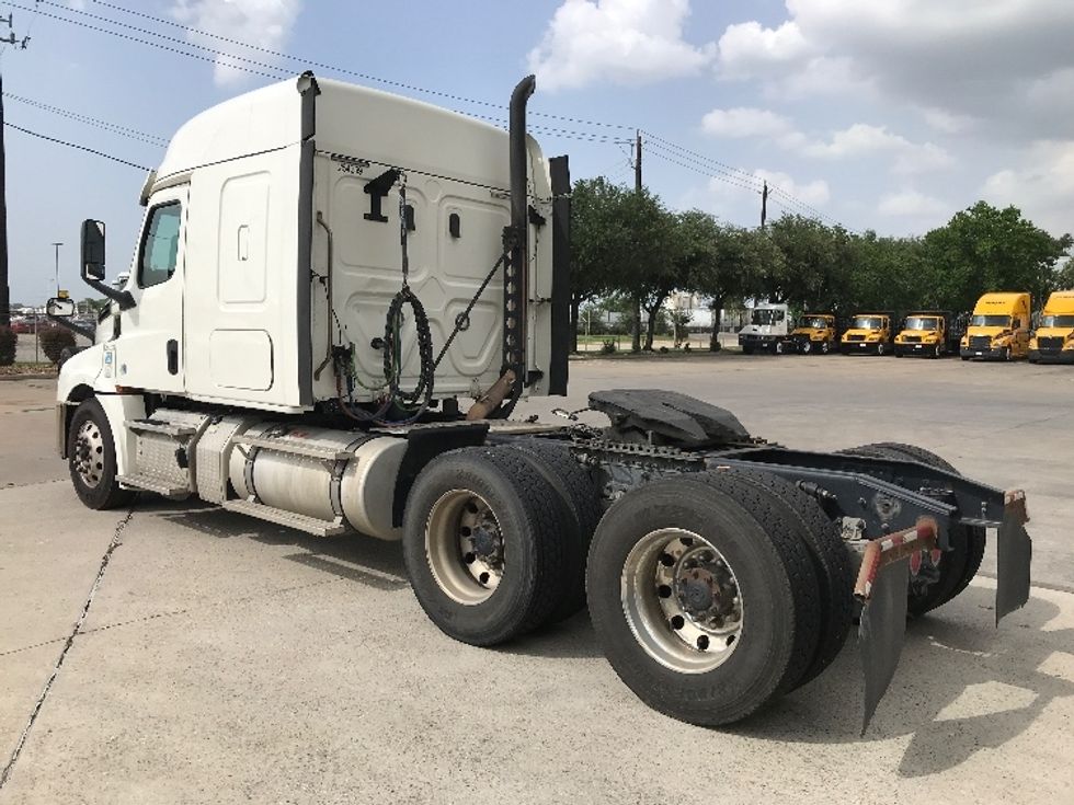 Sleeper Tractor-Heavy Duty Tractors-Freightliner-2019-T12664ST-Houston-TX-309,228\n\t\tmiles-$ 74,250 - Image 5