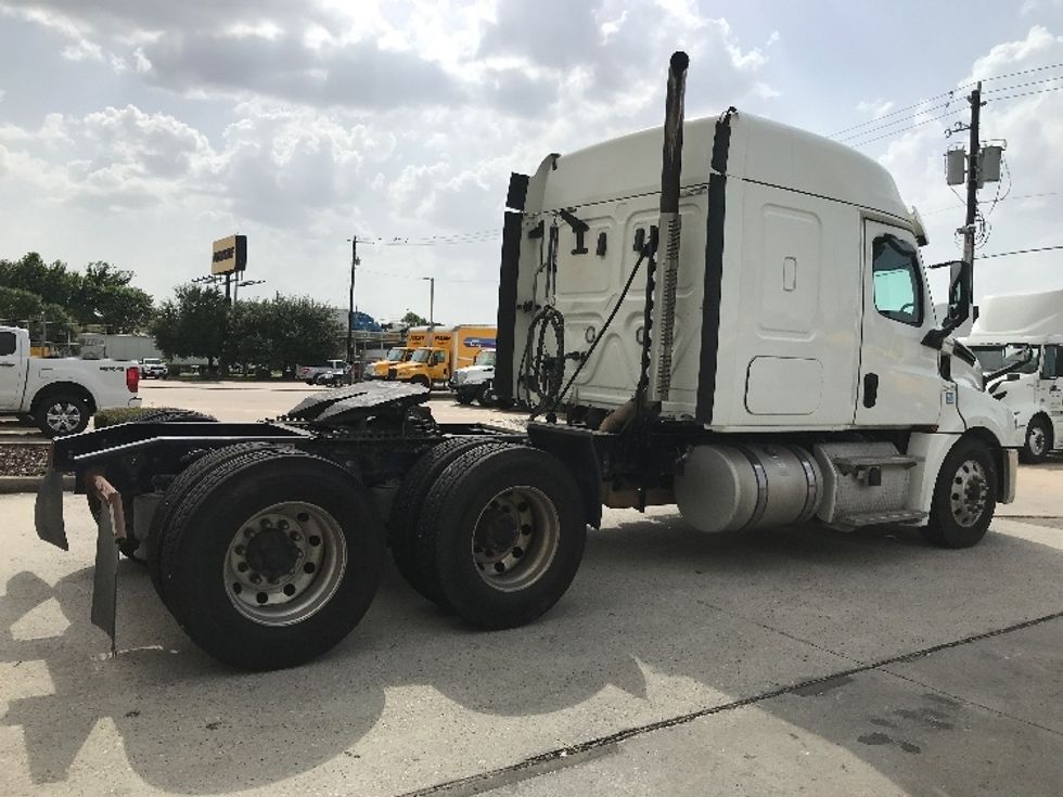 Sleeper Tractor-Heavy Duty Tractors-Freightliner-2019-T12664ST-Houston-TX-309,228\n\t\tmiles-$ 74,250 - Image 7