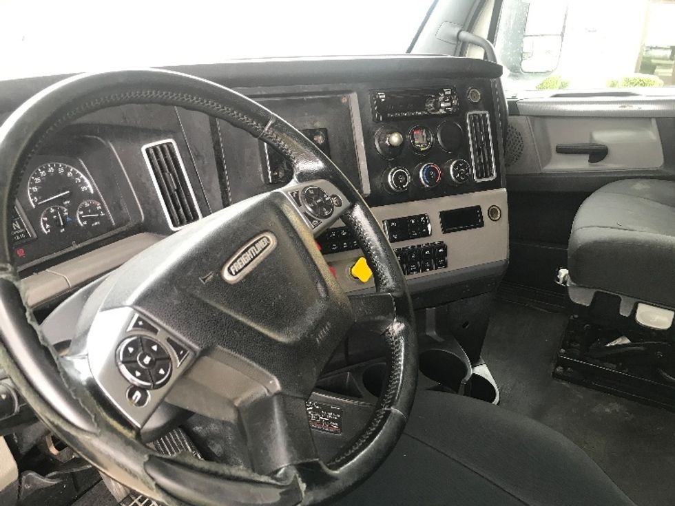 Sleeper Tractor-Heavy Duty Tractors-Freightliner-2019-T12664ST-Houston-TX-332,786\n\t\tmiles-$ 73,000 - Image 10