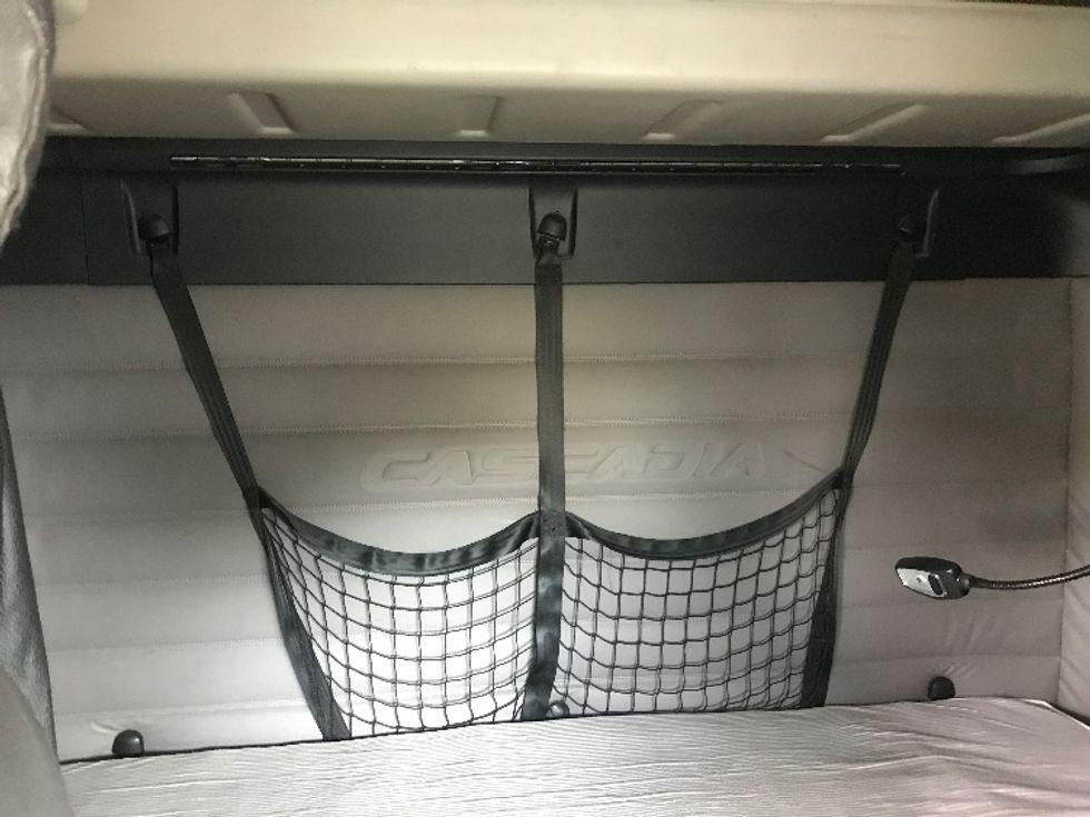 Sleeper Tractor-Heavy Duty Tractors-Freightliner-2019-T12664ST-Houston-TX-332,786\n\t\tmiles-$ 73,000 - Image 16