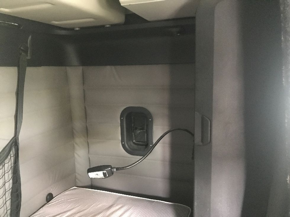 Sleeper Tractor-Heavy Duty Tractors-Freightliner-2019-T12664ST-Houston-TX-332,786\n\t\tmiles-$ 73,000 - Image 18