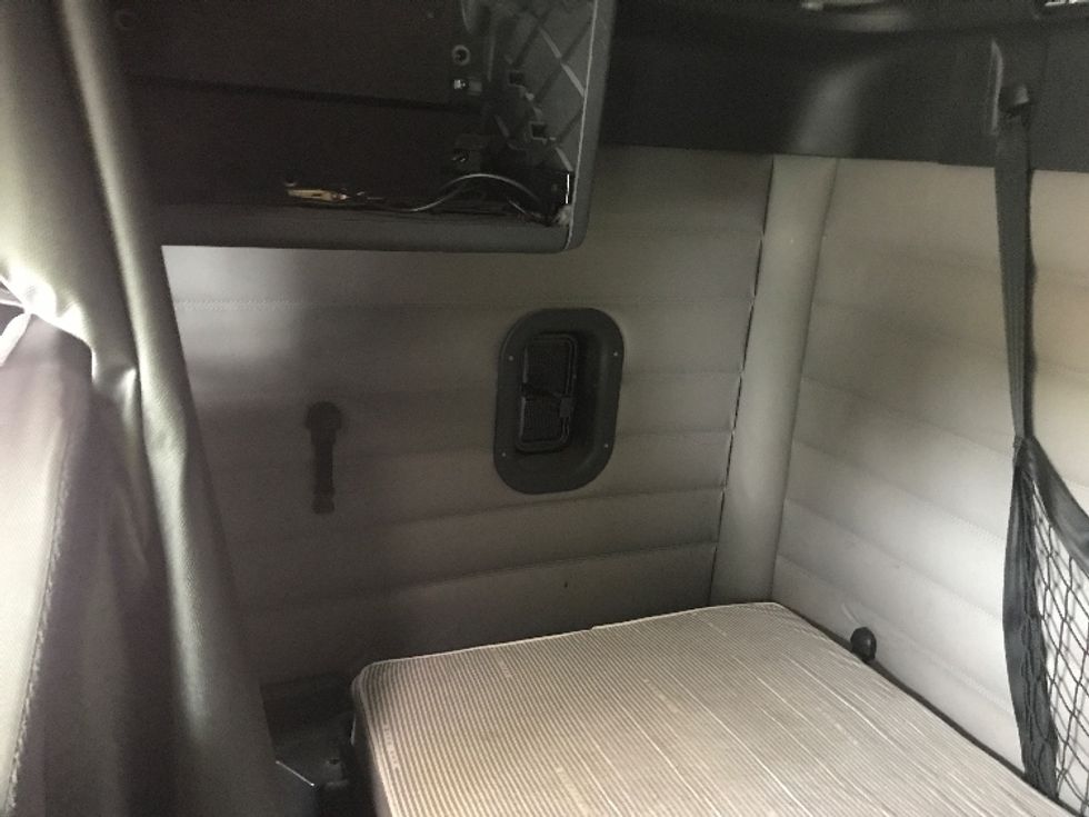 Sleeper Tractor-Heavy Duty Tractors-Freightliner-2019-T12664ST-Houston-TX-332,786\n\t\tmiles-$ 73,000 - Image 19