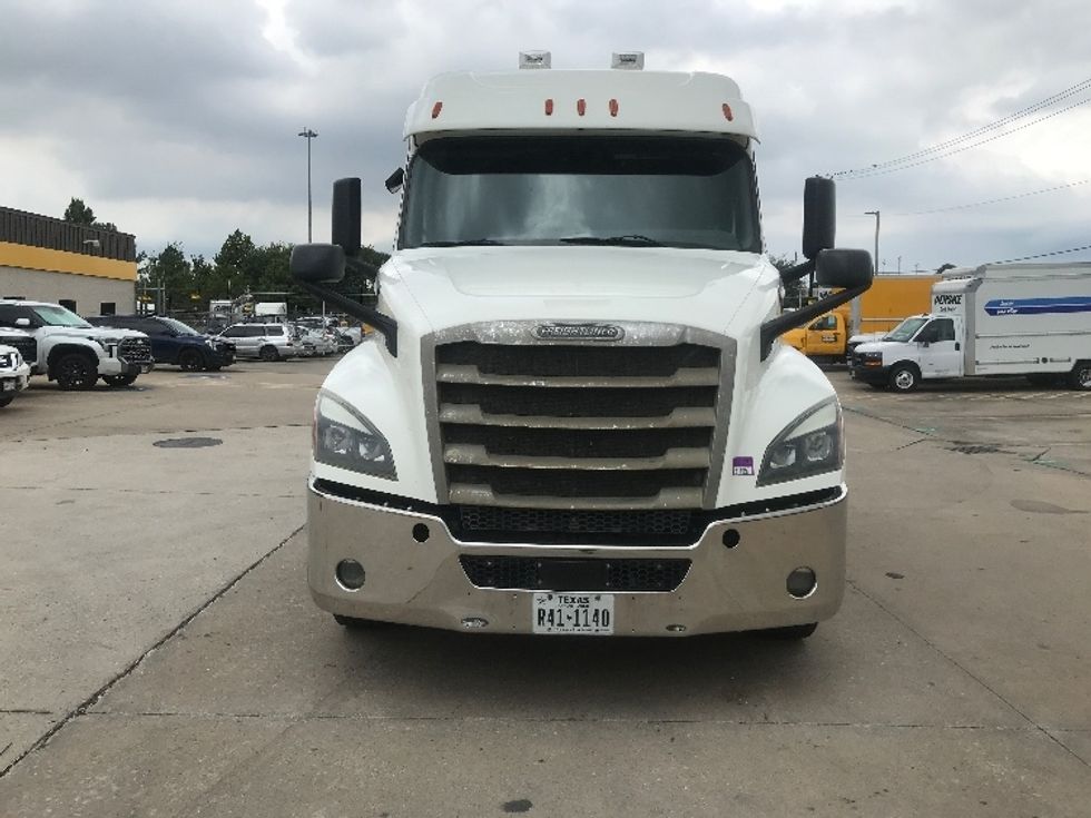 Sleeper Tractor-Heavy Duty Tractors-Freightliner-2019-T12664ST-Houston-TX-332,786\n\t\tmiles-$ 73,000 - Image 2