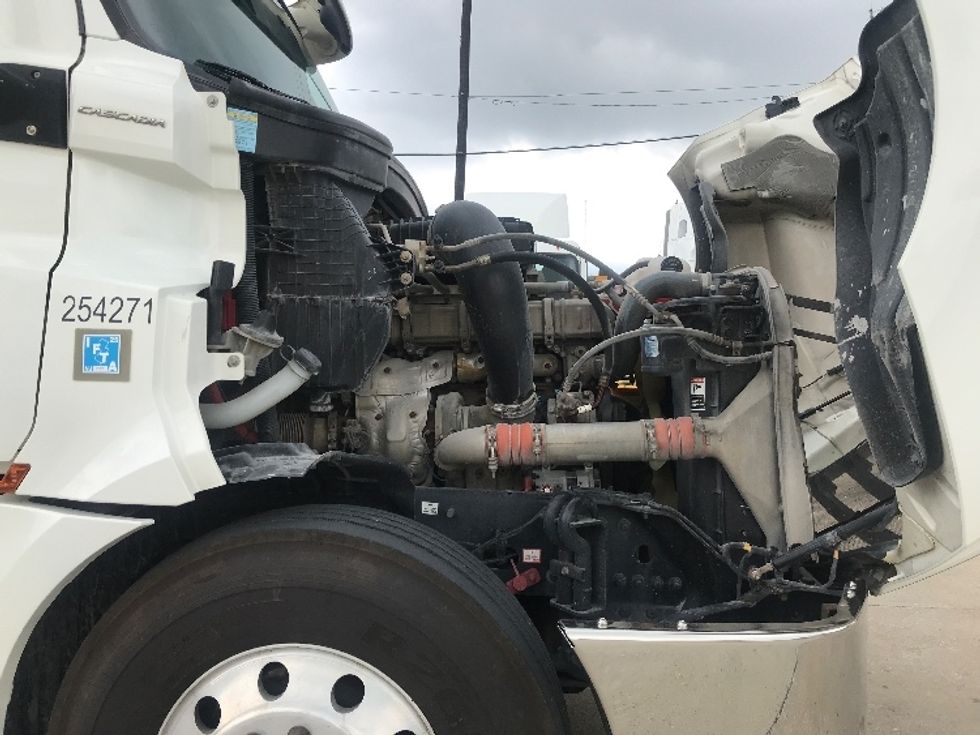 Sleeper Tractor-Heavy Duty Tractors-Freightliner-2019-T12664ST-Houston-TX-332,786\n\t\tmiles-$ 73,000 - Image 20