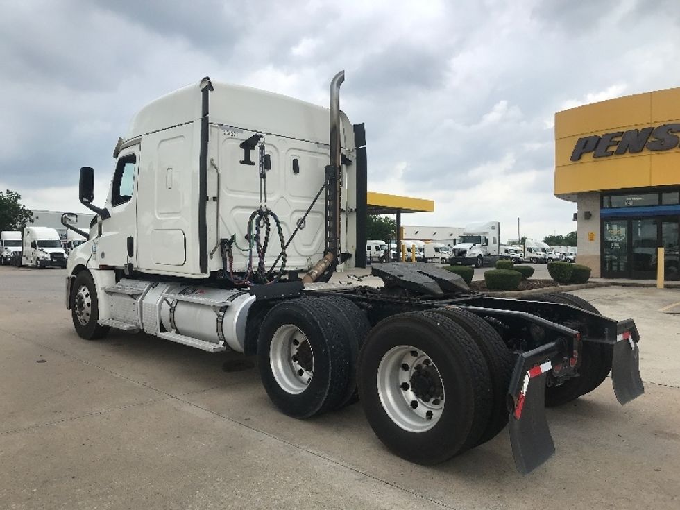 Sleeper Tractor-Heavy Duty Tractors-Freightliner-2019-T12664ST-Houston-TX-332,786\n\t\tmiles-$ 73,000 - Image 5