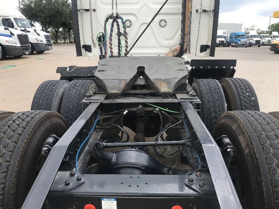 Sleeper Tractor-Heavy Duty Tractors-Freightliner-2019-T12664ST-Houston-TX-332,786\n\t\tmiles-$ 73,000 - Image 6