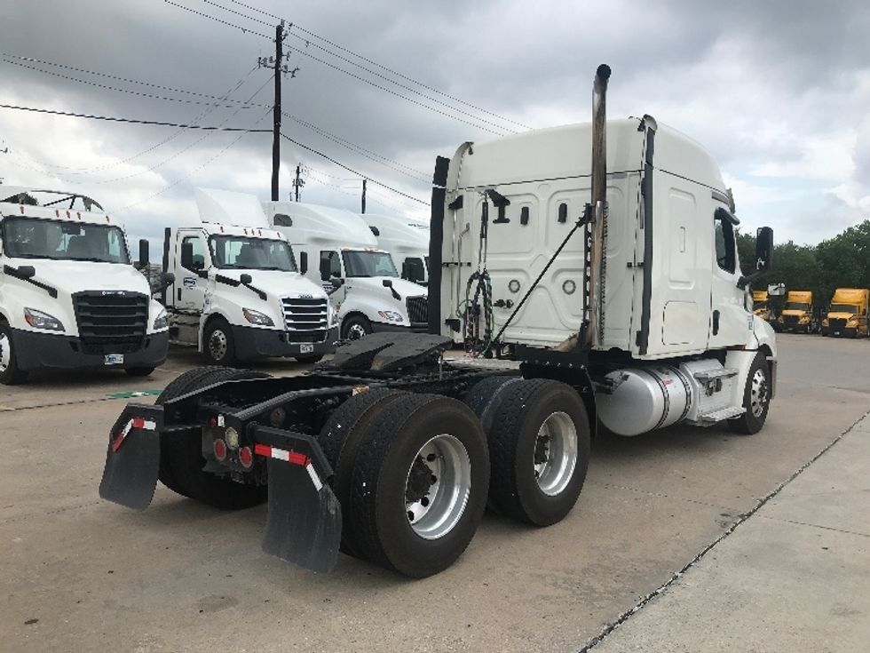 Sleeper Tractor-Heavy Duty Tractors-Freightliner-2019-T12664ST-Houston-TX-332,786\n\t\tmiles-$ 73,000 - Image 7