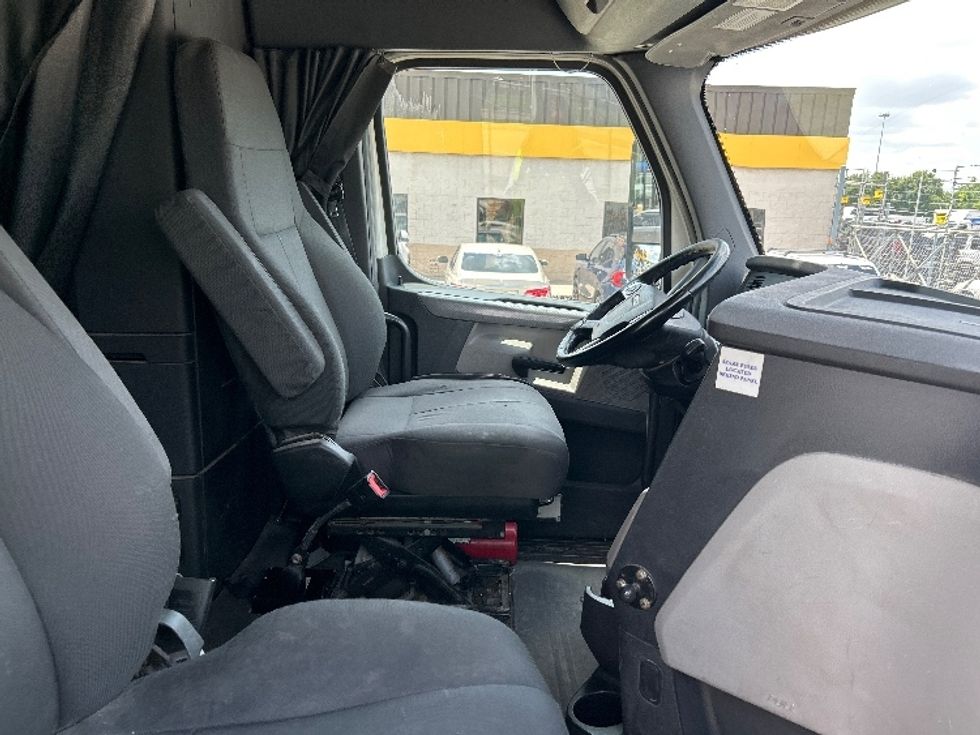 Sleeper Tractor-Heavy Duty Tractors-Freightliner-2019-T12664ST-Houston-TX-357,510\n\t\tmiles-$ 71,500 - Image 15