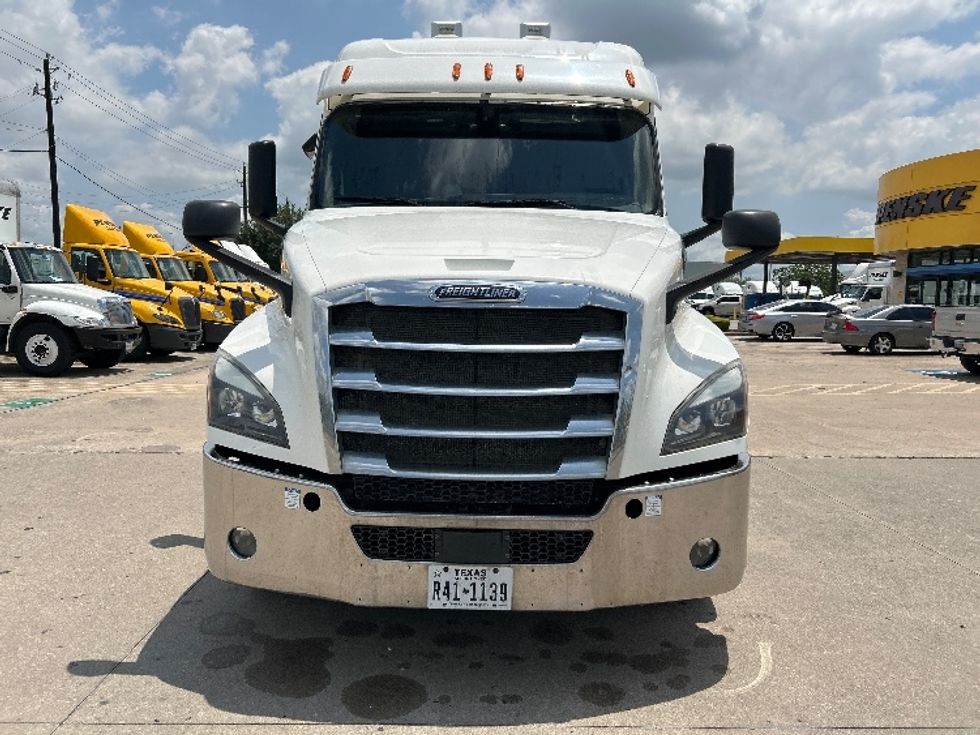 Sleeper Tractor-Heavy Duty Tractors-Freightliner-2019-T12664ST-Houston-TX-357,510\n\t\tmiles-$ 71,500 - Image 2