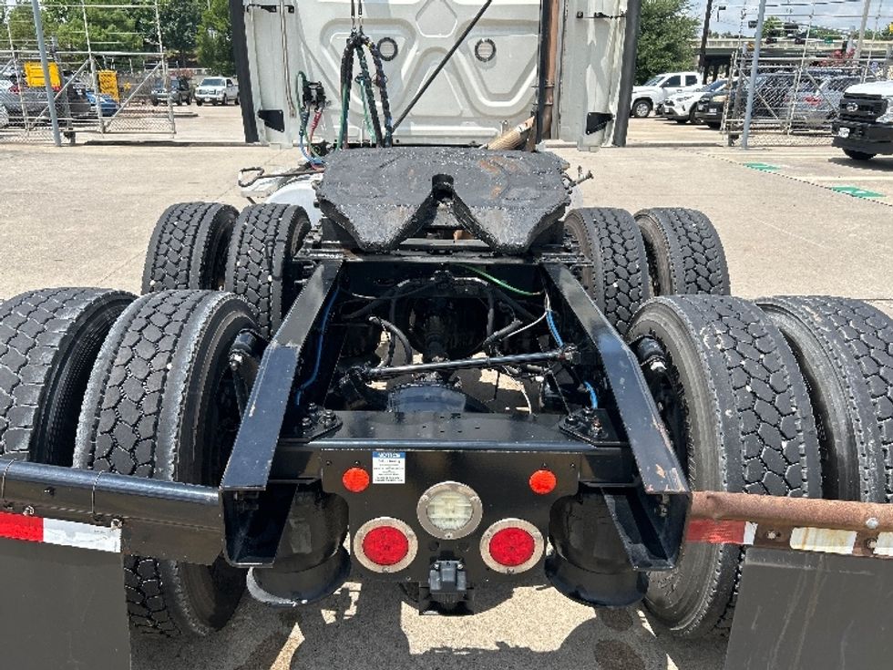 Sleeper Tractor-Heavy Duty Tractors-Freightliner-2019-T12664ST-Houston-TX-357,510\n\t\tmiles-$ 71,500 - Image 6