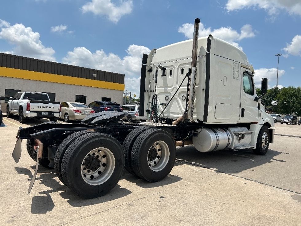 Sleeper Tractor-Heavy Duty Tractors-Freightliner-2019-T12664ST-Houston-TX-357,510\n\t\tmiles-$ 71,500 - Image 7
