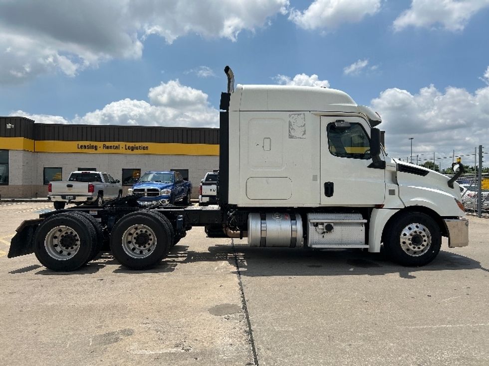 Sleeper Tractor-Heavy Duty Tractors-Freightliner-2019-T12664ST-Houston-TX-357,510\n\t\tmiles-$ 71,500 - Image 8