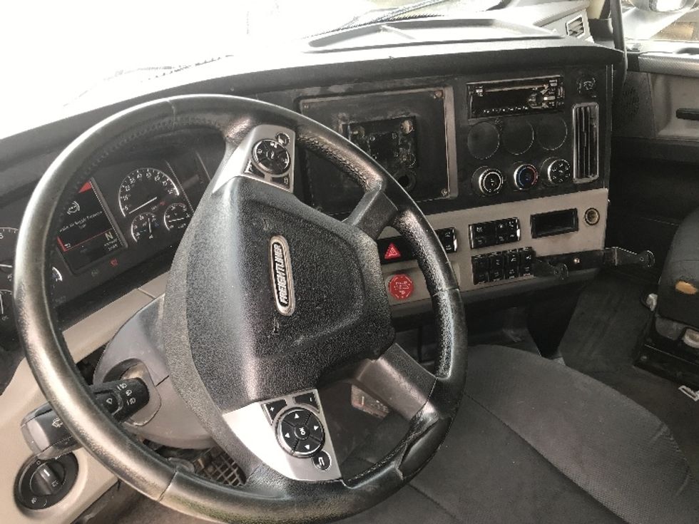 Sleeper Tractor-Heavy Duty Tractors-Freightliner-2019-T12664ST-Houston-TX-376,755\n\t\tmiles-$ 70,500 - Image 10