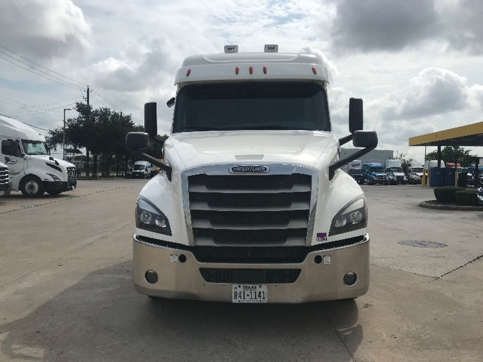 Sleeper Tractor-Heavy Duty Tractors-Freightliner-2019-T12664ST-Houston-TX-376,755\n\t\tmiles-$ 70,500 - Image 2