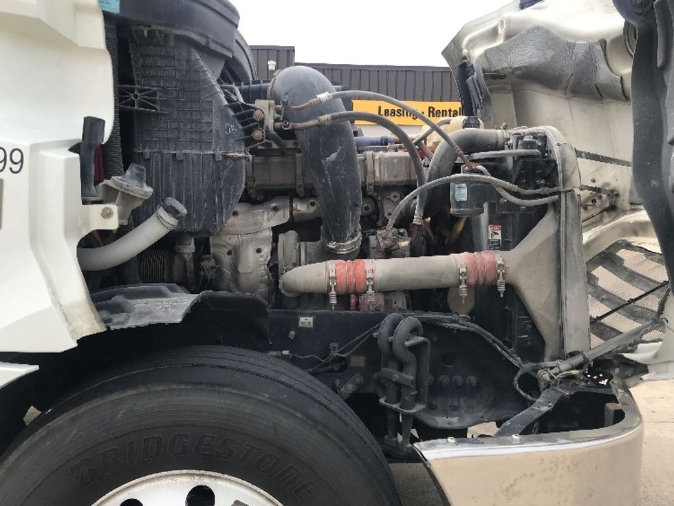 Sleeper Tractor-Heavy Duty Tractors-Freightliner-2019-T12664ST-Houston-TX-376,755\n\t\tmiles-$ 70,500 - Image 20