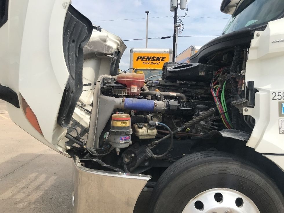 Sleeper Tractor-Heavy Duty Tractors-Freightliner-2019-T12664ST-Houston-TX-376,755\n\t\tmiles-$ 70,500 - Image 21