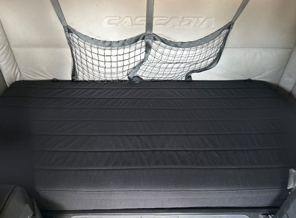 Sleeper Tractor-Heavy Duty Tractors-Freightliner-2019-T12664ST-Houston-TX-611,000\n\t\tmiles-$ 45,250 - Image 17