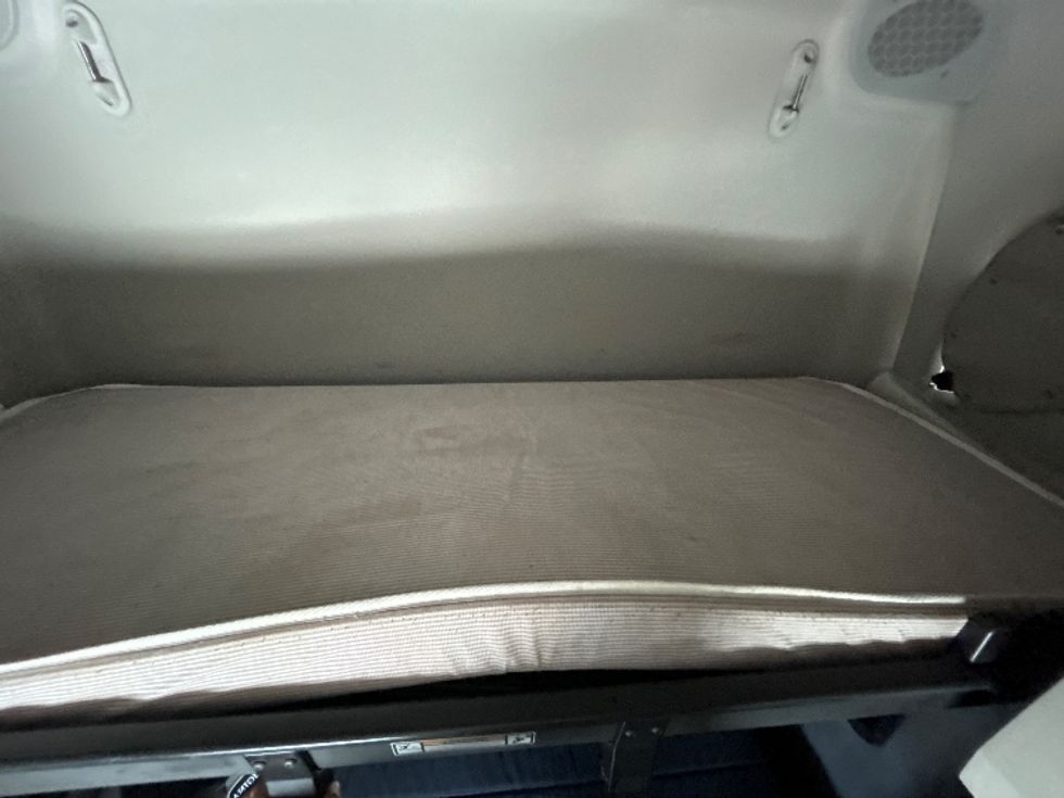 Sleeper Tractor-Heavy Duty Tractors-Freightliner-2019-T12664ST-Houston-TX-611,000\n\t\tmiles-$ 45,250 - Image 22