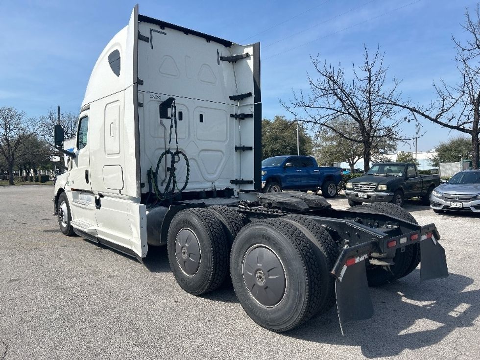 Sleeper Tractor-Heavy Duty Tractors-Freightliner-2019-T12664ST-Houston-TX-611,000\n\t\tmiles-$ 45,250 - Image 5