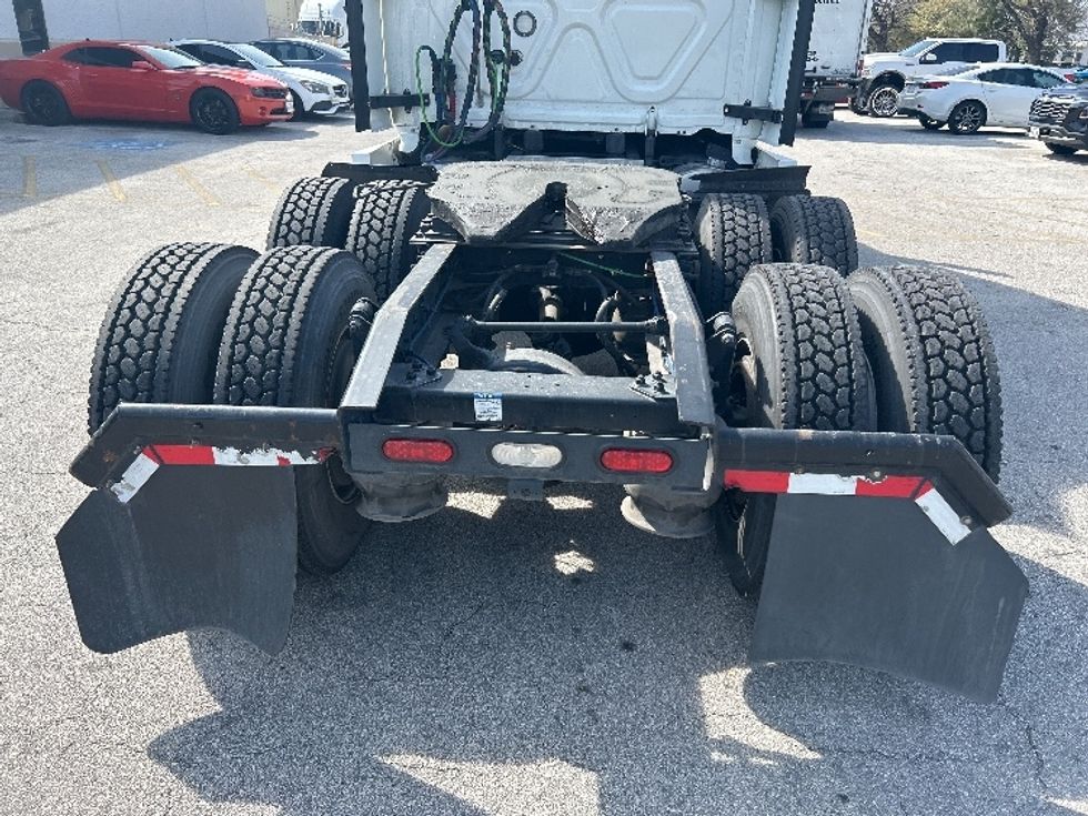 Sleeper Tractor-Heavy Duty Tractors-Freightliner-2019-T12664ST-Houston-TX-611,000\n\t\tmiles-$ 45,250 - Image 6