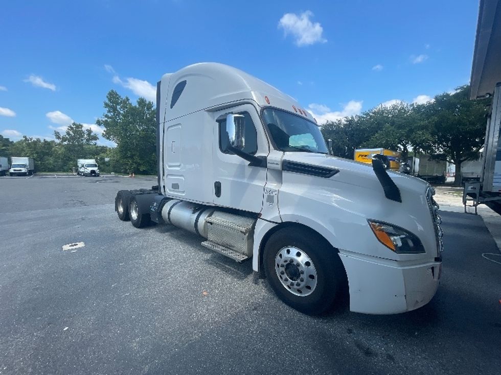 Sleeper Tractor-Heavy Duty Tractors-Freightliner-2019-T12664ST-Jacksonville-FL-481,480\n\t\tmiles-$ 60,500 - Image 1