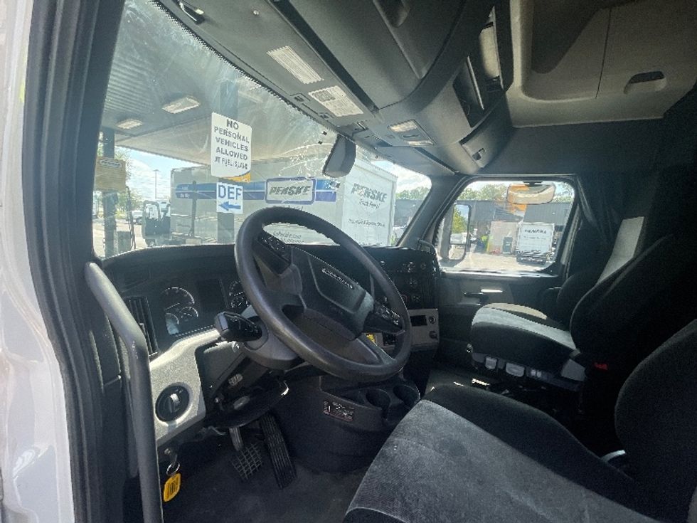 Sleeper Tractor-Heavy Duty Tractors-Freightliner-2019-T12664ST-Jacksonville-FL-481,480\n\t\tmiles-$ 60,500 - Image 10