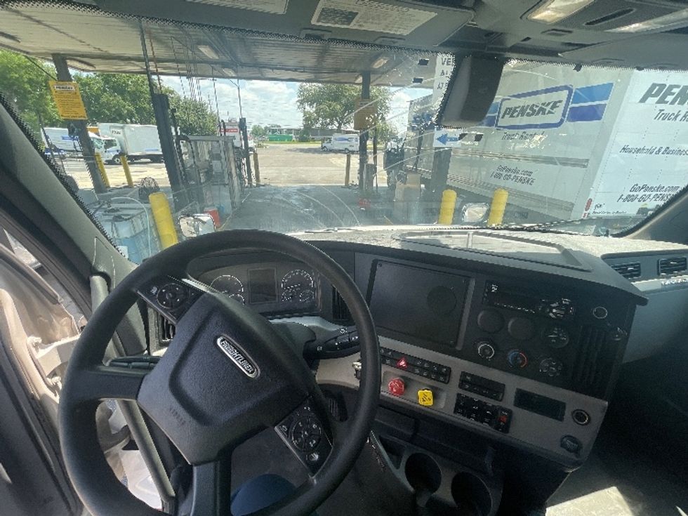 Sleeper Tractor-Heavy Duty Tractors-Freightliner-2019-T12664ST-Jacksonville-FL-481,480\n\t\tmiles-$ 60,500 - Image 11